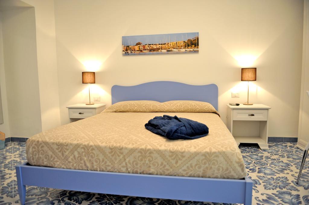 Hotel Il Leone Di Mare Procida Camera foto